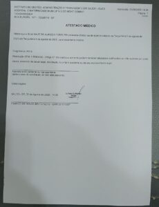 Close em um documento digital destacando a chave de autenticação do atestado médico.